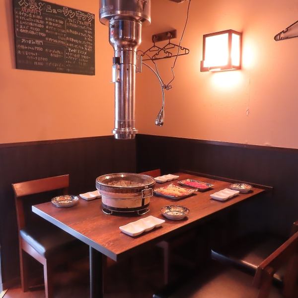 備長炭の香りが食欲をそそる本格焼肉を堪能しませんか？遠赤外線効果で旨味を閉じ込めた極上生タンは絶品です！焼き過ぎ厳禁の上質なお肉を存分にお楽しみください。店内には１名様から大歓迎のカウンター席をご用意。ゆったり過ごせるテーブル席は少人数の焼肉宴会に最適◎絶品土鍋ご飯とともに至福の時間を当店でどうぞ♪