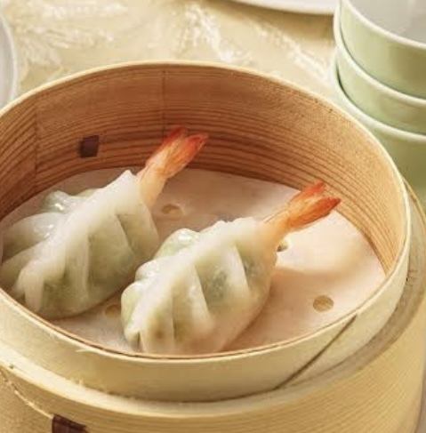 Steamed dumplings with shrimp and garlic chives