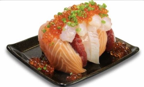 Seafood chirashi sushi with plenty of salmon roe!