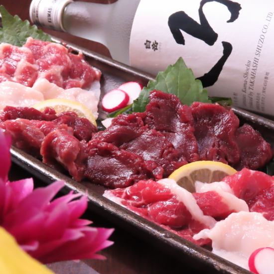 熊本名物の馬刺しや地鶏の天草大王など数多くの郷土料理を。