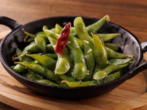 Garlic Edamame on a Hot Plate