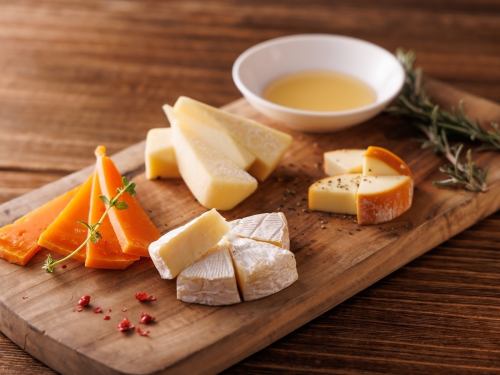 Assortment of 4 kinds of European cheese