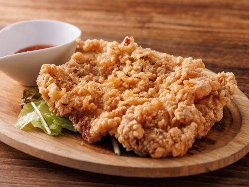 Deep fried chicken thigh with sweet chili sauce