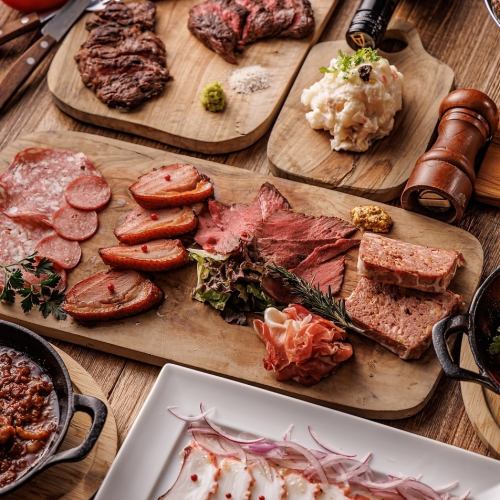 [Recommended] A plate full of prosciutto, served with a salad