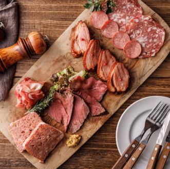 こだわりの肉料理の数々