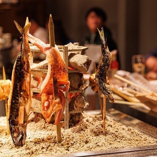当店名物！日替わりの仕入れ内容によって変わる海鮮炉端焼きはぜひ頼んで欲しい一品。