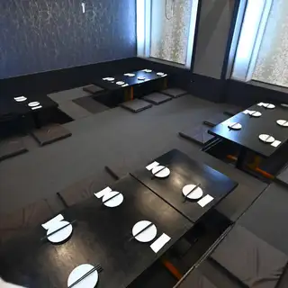 [Perfect for large group banquets! Floor rental available for 30-50 people] We can accommodate floor rentals for 30 to 50 people! Enjoy a unified banquet or party without worrying about other guests.Our spacious, tranquil Japanese-modern space is perfect for company gatherings, club parties, and class reunions. Enjoy a grand banquet with our popular all-you-can-eat and drink option, conveniently located near Yokohama Station!