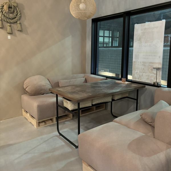 ≪ハレの日のお祝いや思い出に残る瞬間に！≫気軽な集まりから、顔合わせや大切な記念日など、ハレの日のお祝いにもぴったりの落ち着いた雰囲気♪ゆったりとした空間で、肩肘張らずに美味しい料理と会話をお楽しみください。どんなシーンでもお客様にとって特別なひとときとなるよう、心を込めておもてなしいたします。