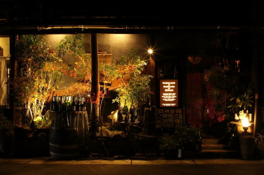 【新栄町から徒歩5分】とてもお集まりいただきやすい立地。おひとり様はもちろんのこと、ご接待や記念日のお食事など、様々なシチュエーションでゆったりと流れる素敵なひと時をお過ごしください。