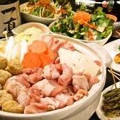 汤汁鲜美的“鸡肉火锅”和“水泷”的温热火锅也很受欢迎！