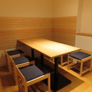 半個室のテーブル席になります！誕生日会などの中規模な宴会などにおすすめです♪