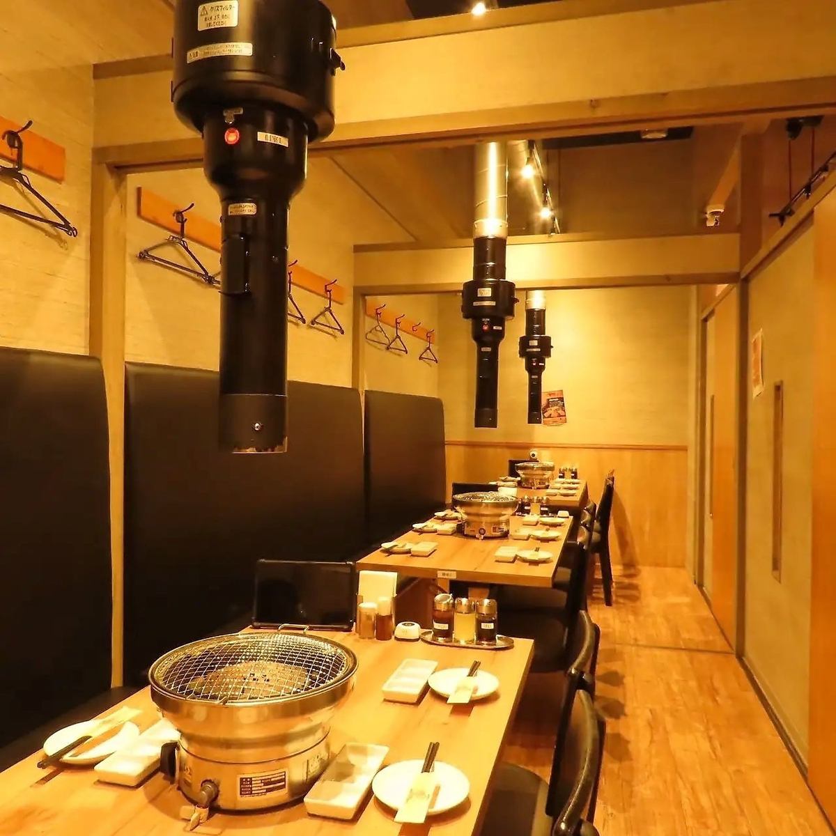 大人数でも使えるゆったり個室のお席をご用意しております。