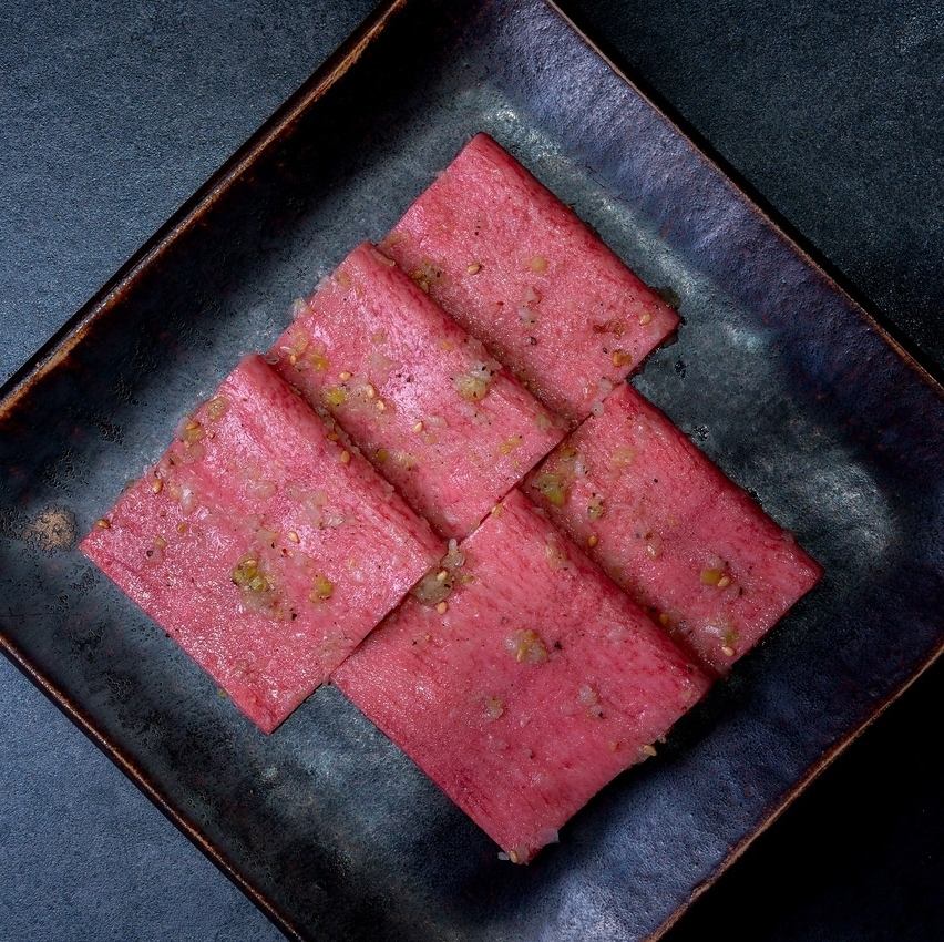 話題の牛タンと和牛が旨いスタイリッシュなカジュアル焼肉