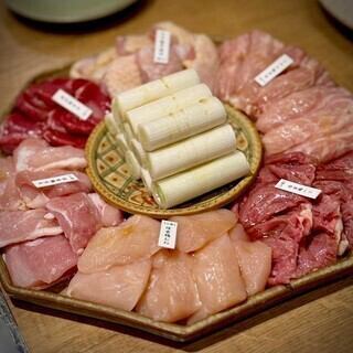 【とりギョプサル】バジル、旨辛、柚子胡椒、みそダレの4種類の味付け！