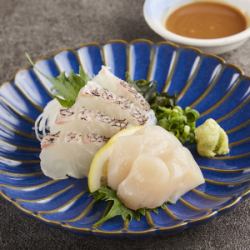 ホタテと白身の刺身～肝醤油～