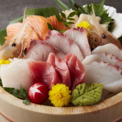 うちに来たなら必ず食べてほしい！料理長が厳選した鮮魚の限界盛り！！”豪華！鮮魚の桶盛り”が登場◎