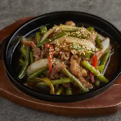 烤牛腩佐蒜苗韓式烤肉