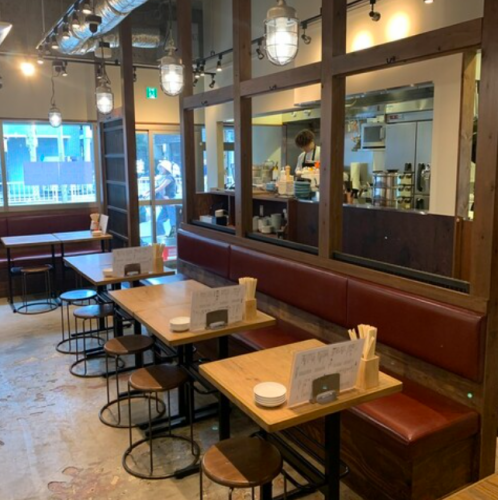 1名様でも入りやすい大衆酒場の雰囲気♪デートやご宴会などにもぴったり!