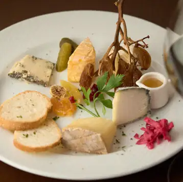 享用美味小吃，度过一段奢华时光。