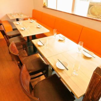 A table seat where you can relax.You can relax and enjoy your meal.