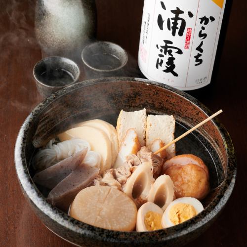 在京都風格的透明高湯中精心熬製的各種精美關東煮。