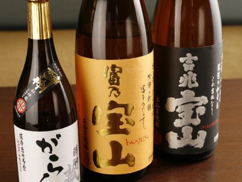 A lot of sake that goes well with oden and various dishes is prepared ♪