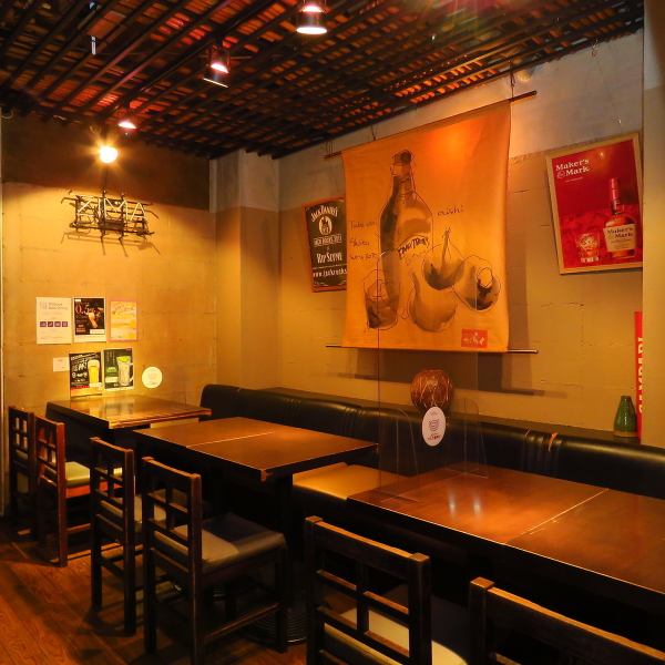 The inside of the store is divided into counter seats and table seats.The counter seats are not like an izakaya bar, so you can relax by yourself or by a small number of people.A smoke-friendly shop that is friendly to smokers ◎ ~ Ebisu Hideaway Private Garaku Main Store ~