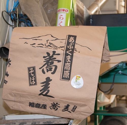 用精心挑選的食材製成的蕎麥麵