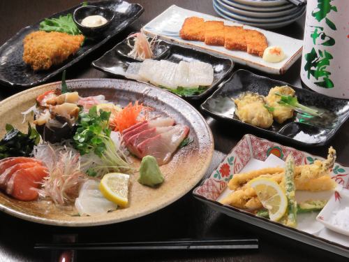 有很多廣島特產，如新鮮的瀨戶內魚、小牡蠣、牡蠣和癌症！