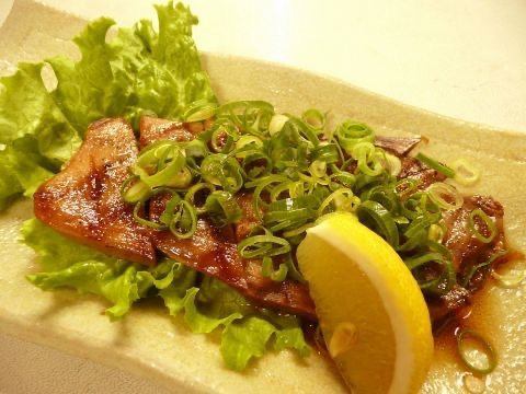 Our specialty ♪ Grilled beef tongue with green onion pon