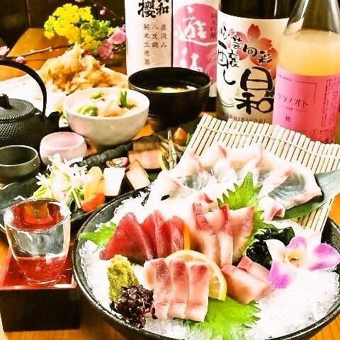 広島・瀬戸内の旬食材を使用した料理と全国各地の日本酒を取り揃えております。