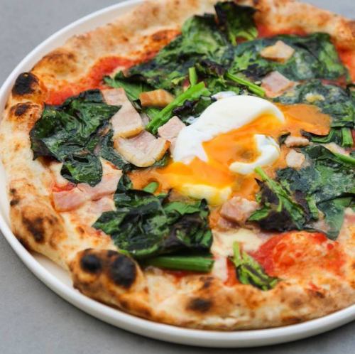 神戸市西区産ほうれん草とベーコンのビスマルクピザ