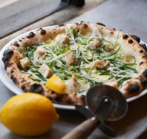 神戸市西区産太ねぎと蒸し鶏の塩レモンピザ