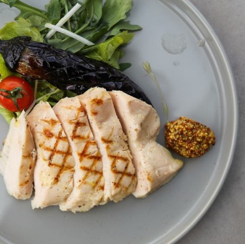 低温調理した鶏のグリル