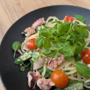大葉香るタコとオクラのオイルパスタ