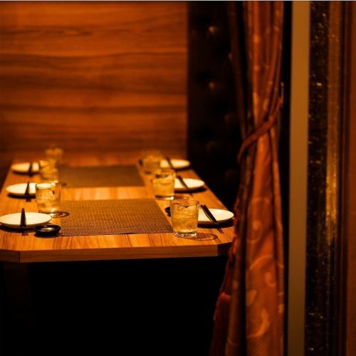 中団体様のドア付き個室もご用意しております。