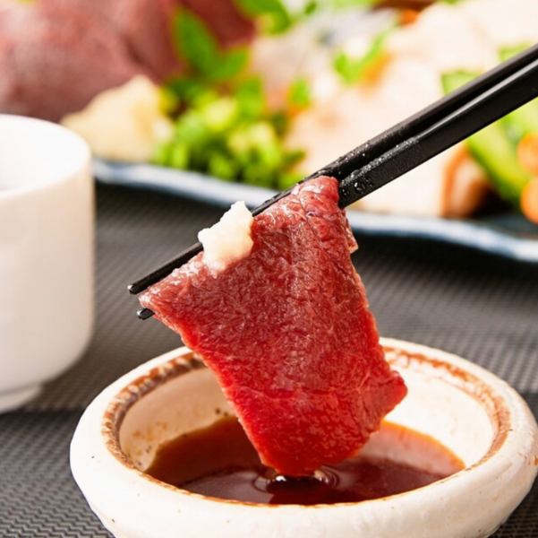 今晚吃九州菜。我們的宴會套餐包含無限暢飲,讓您盡情享受來自九州的各種新鮮日本料理。