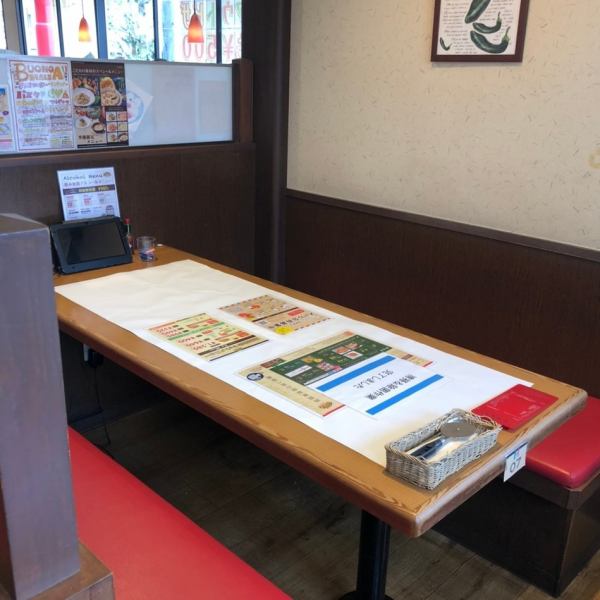 店内にはお客様の人数、ご利用シーンに合わせた多数の席を完備しております♪