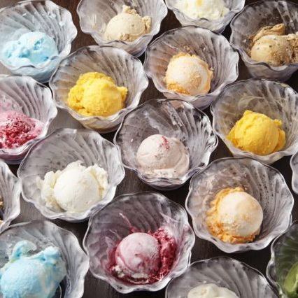 アイスバーは大人300円、ドリンクバーは大人250円★