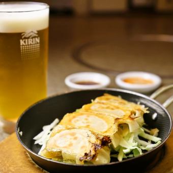 <ポイント利用に最適☆>【日-木曜】『皮咲満腹セット』餃子・唐揚げ・サラダ＋ドリンク1500円