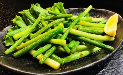 Stir-fried garlic sprouts