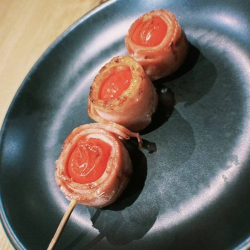 tomato bacon roll