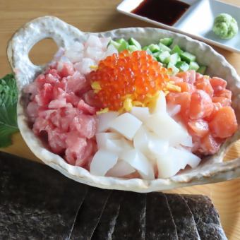 【套餐B】鯛魚鰤魚涮鍋及本店新品「煙火壽司」等6道菜品⇒3,600日圓（含稅）