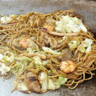 Take-out is also possible for the standard yakisoba