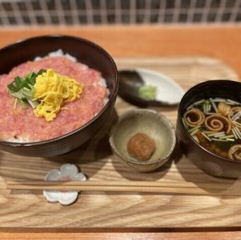 とろたく丼