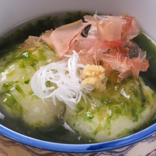 Deep-fried tofu with green laver seaweed and dashi stock
