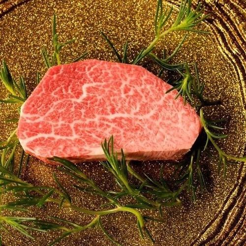 A5銘柄牛の◆岐阜駅で精肉一筋60年余りの目利きで厳選した最上肉の熟成は絶品！