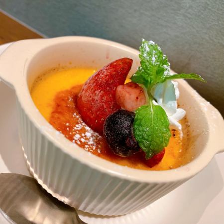 Smooth Pudding Brulee "Served with Vanilla Ice Cream"