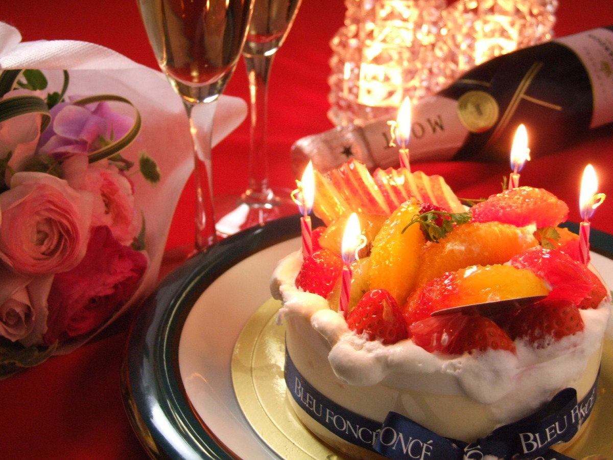 A whole cake or a lovely bouquet present for the birthday (reservation the day before)