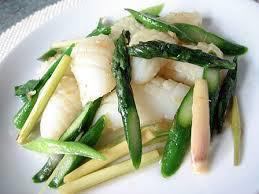 Garlic sautéed squid and asparagus